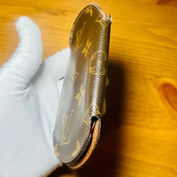 EUC Louis Vuitton Monogram 6 Key Holder Oval Case - Picture 9 of 16